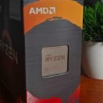 Embalagem com o modelo AMD Ryzen 7 5700G